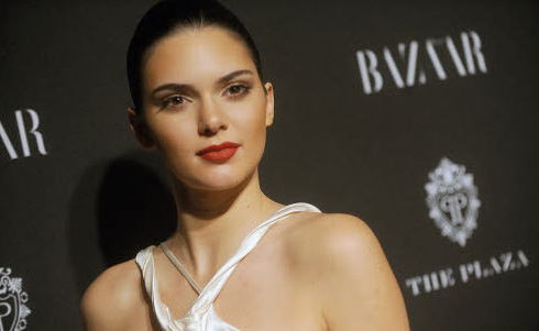 Kendall Jenner se fait harceler par les autres mannequins