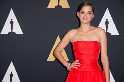 Marion Cotillard pose nue pour un magazine russe (photo)