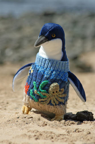 TROP MIGNON: le doyen de l'Australie tricote des pulls pour des pingouins (photos)