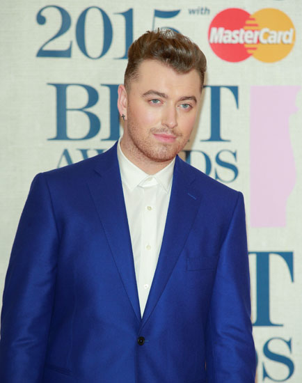 Sam Smith se retrouve face à son sosie de cire au Musée de Madame Tussauds 