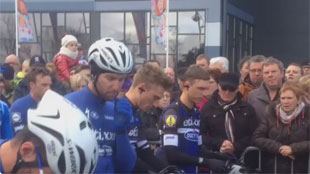 Cyclisme: une minute de silence pour Antoine et Daan (vidéo)