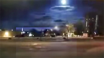 Epoustouflant: une météorite traverse le ciel des Etats-Unis en pleine nuit et ILLUMINE la ville (vidéo)