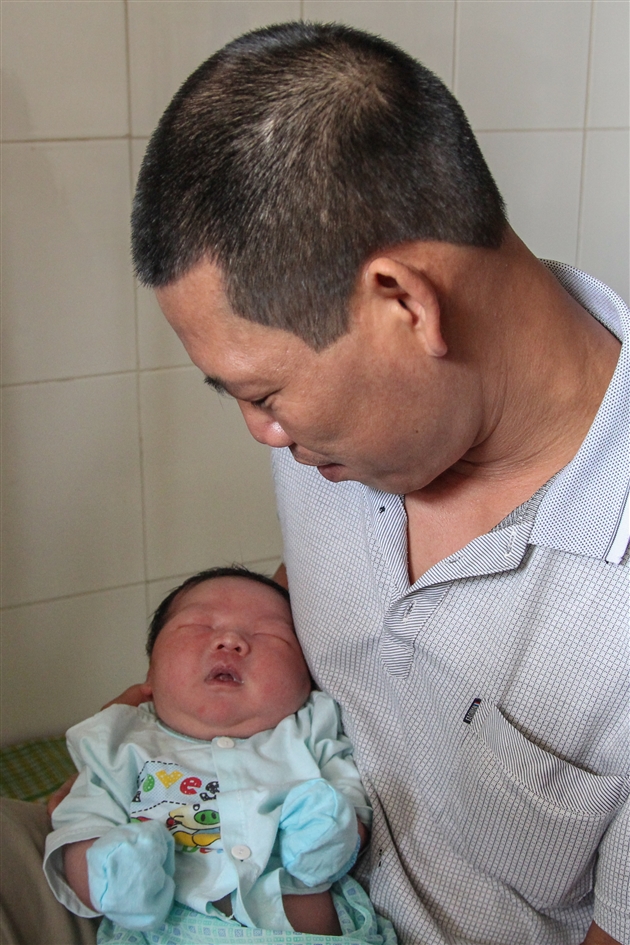 Enorme Une Vietnamienne Donne Naissance A Un Bebe De Plus De 7 Kilos Photos Rtl Info