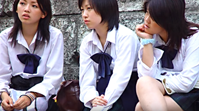 Une Lycéenne Japonaise Forcée De Se Teindre Les Cheveux En Noirs Pour