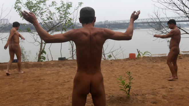 Au Vietnam, le nudisme est en vogue pour échapper à un système rigide