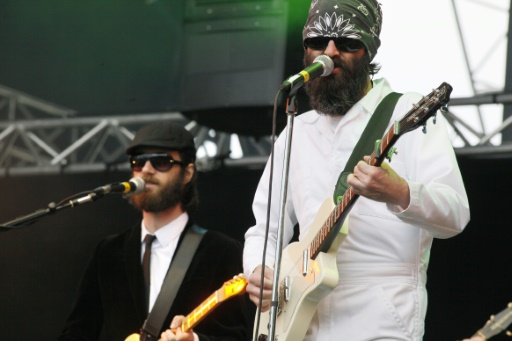  Eels, badly licked bear become tender in concert at the Olympia "title =" Eels, badly licked bear become tender in concert at the Olympia "/>


<p> Mark Oliver Everett (d), leader of the American group Eels, in concert on August 29, 2010 at the Rock en Seine Festival in Saint-Cloud, near ParisTHOMAS SAMSON </p>
</p></div>
<div id=