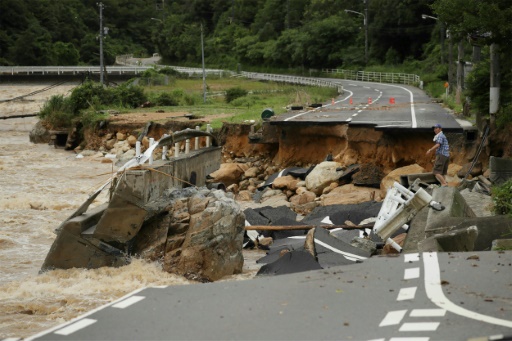  At least 20 dead in torrential rains in Japan "title =" At least 20 dead in torrential rains in Japan "/>


<p> A collapsed road, July 7, 2018 in the Hiroshima region, following the torrential rains experienced in western Japan for four daysSTR </p>
</p></div>
<div id=
