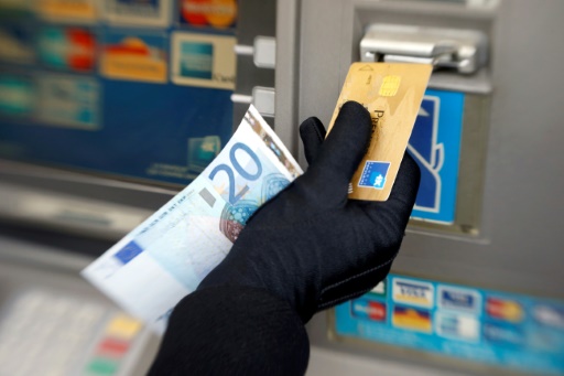  Payment fraud declines in 2017, except on the check "title =" Payment fraud retreats in 2017, except on the check "/>


<p> Credit card frauds, the preferred method of payment for the French, accounted for nearly half of all recorded scams, or 360.7 million eurosVALERY HACHE </p>
</p></div>
<div id=