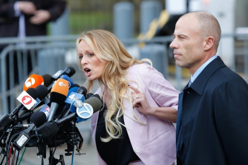  USA: Stormy Daniels briefly arrested, his lawyer shouts at "blow =" "mont =" "title =" USA: Stormy Daniels briefly arrested, his lawyer shouts at "/>


<p> X film actress Stormy Daniels with her lawyer Michael Avenatti, speaking to the press in New York court where she lodged her complaint, in April 2018EDUARDO MUNOZ ALVAREZ </p>
</p></div>
<div id=