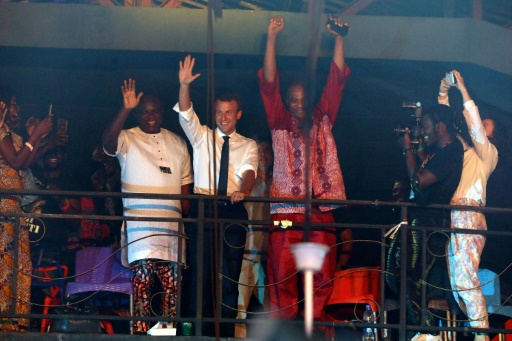  Nigerian singer Femi Kuti welcomes President Macron's visit to his club in Lagos "title =" Nigerian singer Femi Kuti welcomes President Macron's visit to his club in Lagos "/>


<p> Emmanuel Macron (c) and Nigerian musician Femi Kuti (d), during a visit of the French President to Afrika Shrine, on July 3, 2018 in Lagos, NigeriaLudovic MARIN </p>
</p></div>
<div id=