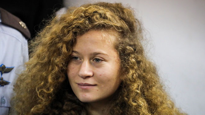 Ahed Tamimi, L'ado Palestinienne De 17 Ans Qui était En Prison Pour ...