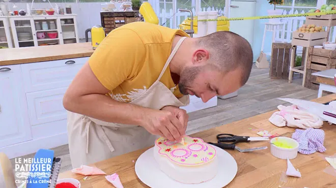 Pour L Epreuve Technique Les Candidats Reproduisent Un Gateau