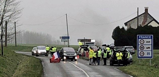 Deux Cents Gilets Jaunes à Charleroi 60 à Namur Barrages