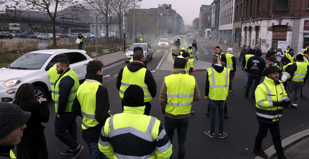 Deux Cents Gilets Jaunes à Charleroi 60 à Namur Barrages