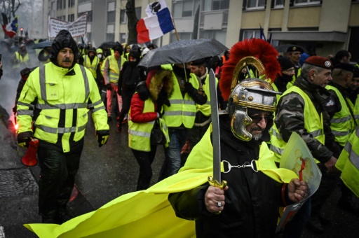 Les Gilets Jaunes Défilent Contre Les Violences Policières