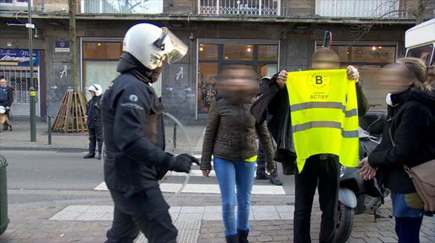 Moment De Tension Lors Dun Rassemblement De Gilets Jaunes à