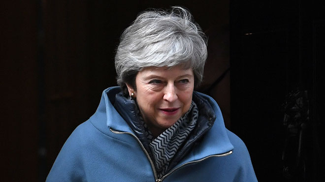Theresa May offre sa DÉMISSION contre l'adoption de son accord de Brexit