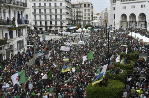 RÃ©sultat de recherche d'images pour "Bouteflika parti, les AlgÃ©riens dans la rue pour maintenir la pression"