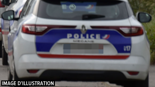 Une femme retrouvée morte bâillonnée et ligotée dans sa voiture — Val-de-Marne