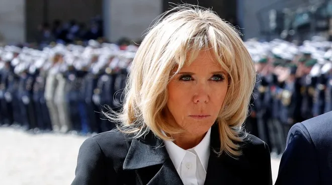 Brigitte Macron Tres Vexee En Decouvrant Un Album Souvenir Consacre A Son Epoux Rtl People