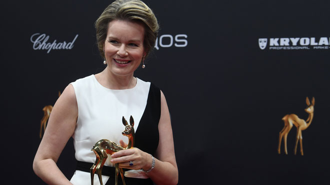 La reine Mathilde récompensée pour son dévouement social et humanitaire: elle reçoit le Bambi Award (photos)