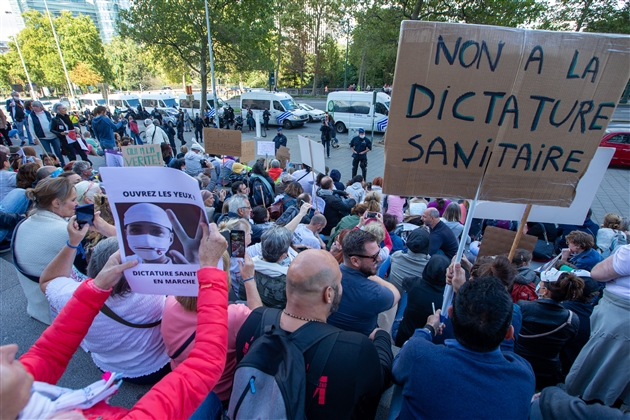 Manifestation Contre Les Mesures Covid A Bruxelles Une Arrestation Judiciaire Pour Un Policier Blesse Rtl Info