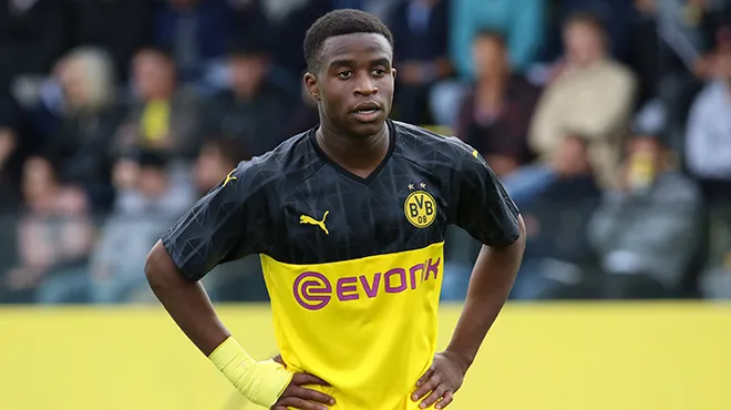 Youssoufa Moukoko (15 ans) pourrait jouer avec le Borussia Dortmund en  Ligue des champions - RTL sport