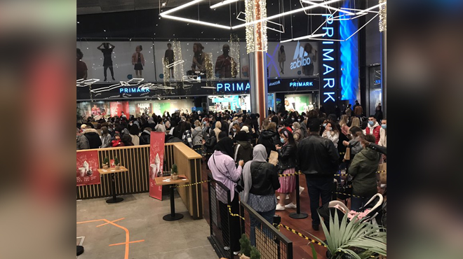 Stores reopened in France: endless lines observed for various brands (photos)