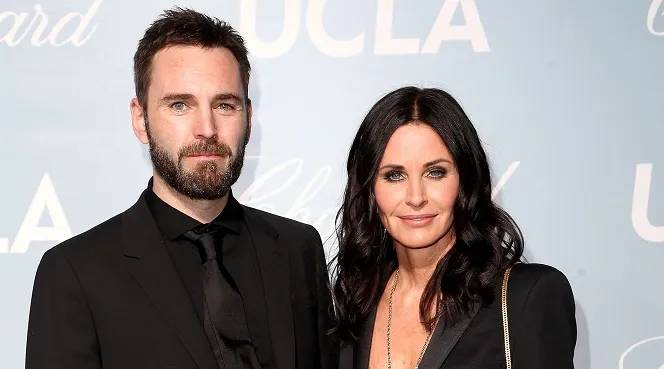 Separes Pendant 9 Mois A Cause De La Pandemie Du Coronavirus Courteney Cox Retrouve Enfin Son Fiance Johnny Mcdaid Video Rtl People