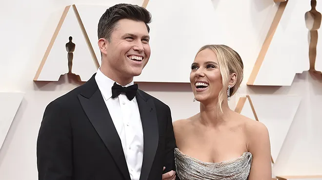 Un Secret Bien Garde Scarlett Johansson Est Enceinte De Son Premier Enfant Avec Colin Jost Rtl People [ 370 x 660 Pixel ]