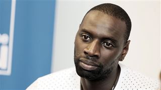 Omar Sy célèbre la victoire de la CAN par le Sénégal- des supporters se moquent