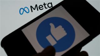 De faux comptes russes visent l'Ukraine sur les réseaux sociaux, affirme Meta
