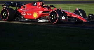 Charles Leclerc , leader du championnat, en pole à Melbourne devant Verstappen