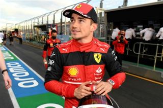 F1- Leclerc coiffe Verstappen pour la pole position du GP d'Australie
