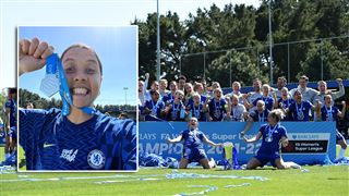Une reprise du gauche, une du droit et un record- Samantha Kerr inscrit deux buts somptueux et aide Chelsea a remporter le titre (vidéo)
