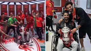 Magnifique geste d'amitié- Mohamed Salah invite son ami, ancien footballeur devenu handicapé, à faire la fête avec les joueurs de Liverpool