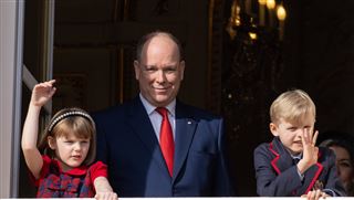 Albert de Monaco et ses deux enfants aperçus à Disneyland Paris sans Charlene... (photo)