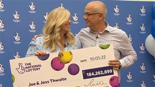 Un couple remporte 217 millions d'euros à la loterie en Angleterre- Joe a déjà quitté son emploi, Jess hésite encore (vidéo) 3
