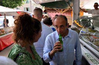 A Saint-Tropez, Zemmour se veut le seul candidat de droite face à la sortante macroniste
