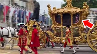 Jubilé d'Elizabeth II- le carrosse du couronnement ouvre la grande parade finale avec la Reine en hologramme à la fenêtre (vidéo)