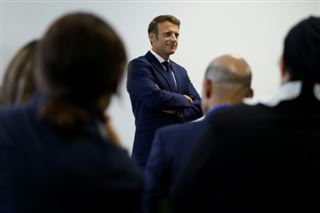 Législatives- bousculé sur sa gauche, Macron appelle les Français à lui donner une majorité forte et claire