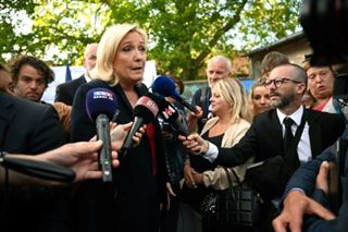 Marine le Pen (RN) appelle à la mobilisation, juge possible un groupe très important à l'Assemblée