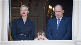 Rétablie du coronavirus, la princesse Charlene de Monaco apparaît au balcon du palais princier