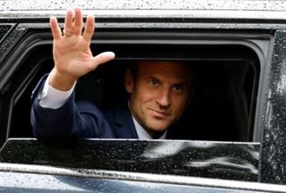 Macron tente le dialogue après la claque des législatives 