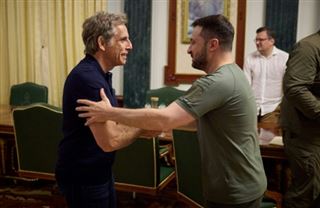 Vous êtes mon héros, dit l'acteur Ben Stiller au président ukrainien à Kiev