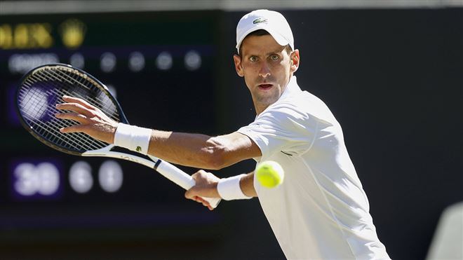 Novak Djokovic se qualifie facilement pour la finale de Wimbledon et bat un nouveau record