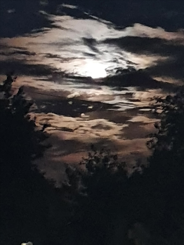 Supermoon-clouds