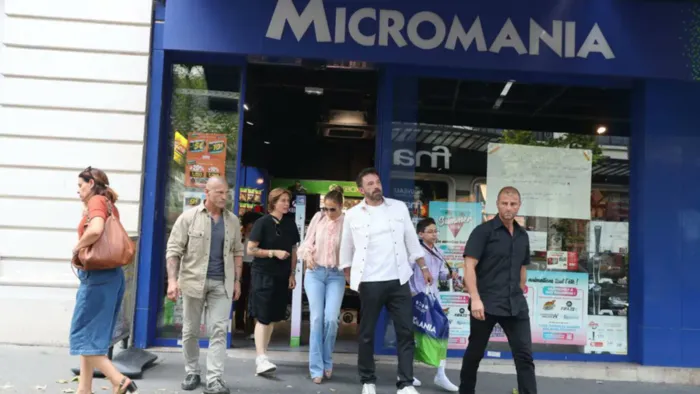 Jennifer Lopez et Ben Affleck aperçus dans un magasin Micromania à Paris:  "On vous laisse imaginer la réaction de nos conseillers" (vidéo) - RTL  People