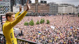 Le héros de tout un peuple- Jonas Vingegaard acclamé par une énorme foule au Danemark (vidéo)