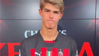 Charles De Ketelaere donne un cours aux fans de Milan... Pour savoir prononcer son nom correctement (vidéo)